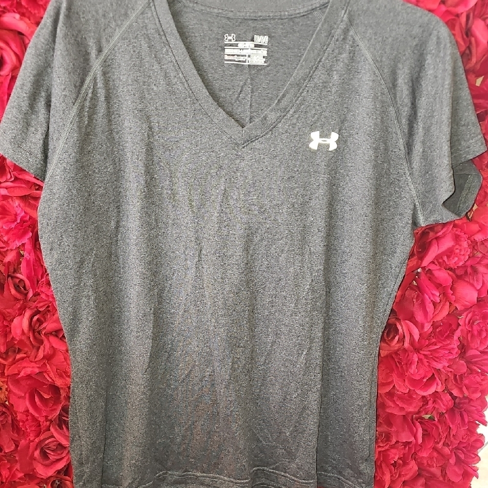 Under Armour Women's Charcoal V-Neck Tee Size Large